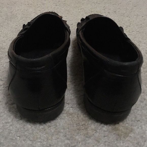 Johnston & Murphy Men’s Black Tassel Loafers - Picture 3 of 8